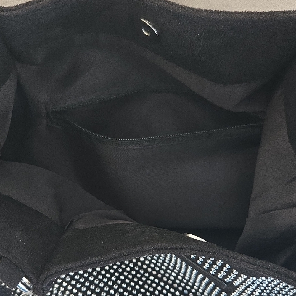 Chic Black and Silver Women's Shoulder Bag NWOT - Picture 5 of 5